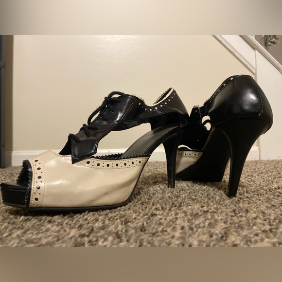 Stylish heels. - Picture 3 of 5